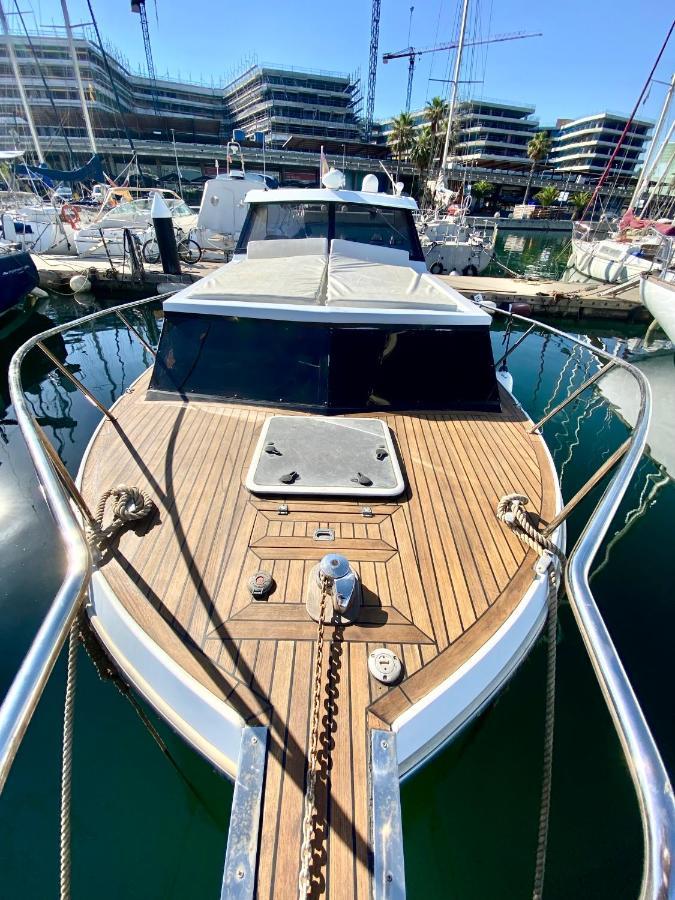 Laura Boat 호텔 산트 아드리아 데 베소스 외부 사진