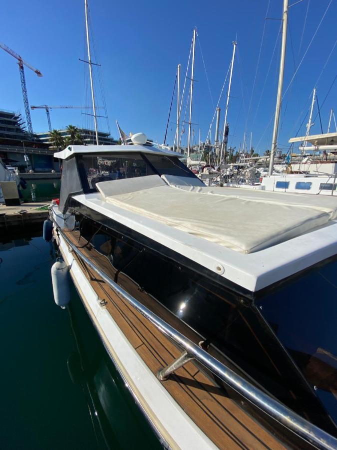 Laura Boat 호텔 산트 아드리아 데 베소스 외부 사진